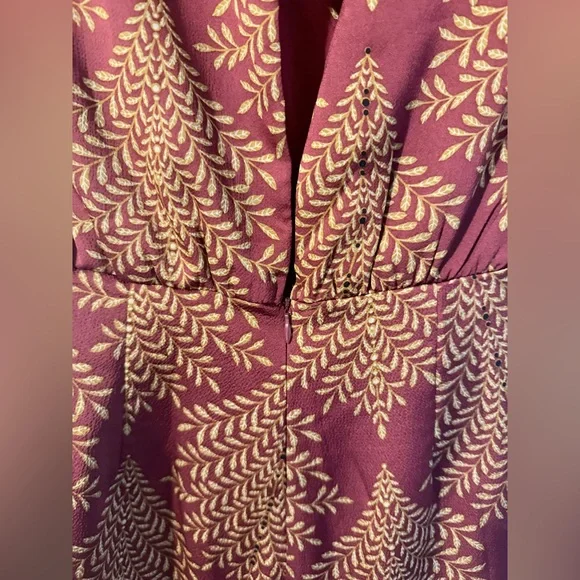 Selfie Leslie Maroon Romper with Gold Leaf Motif - Picture 8 of 8